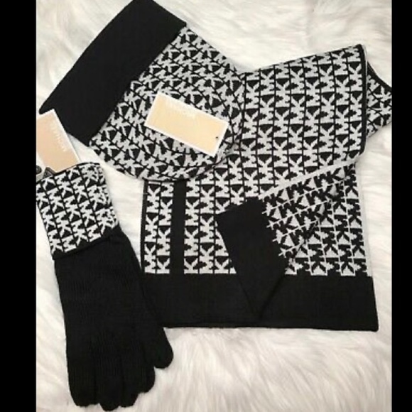 🌺NWT- Michael Kors Scarf, hat and Gloves set - Picture 2 of 3